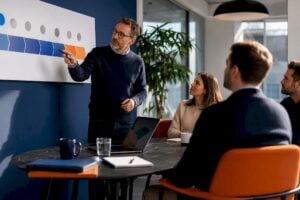 Fractional sales leader facilitating pipeline review